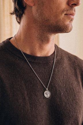 The Palm Necklace aus 925 Sterlingsilber getragen, Profil